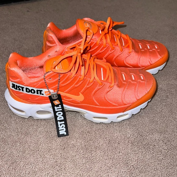 air max plus orange just do it